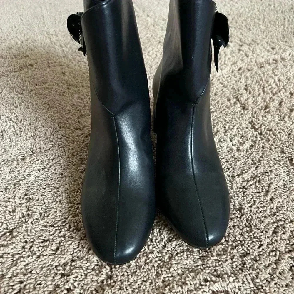 New with flaw Nathalie black bow ankle boot heel Nanette Lenore 6.5